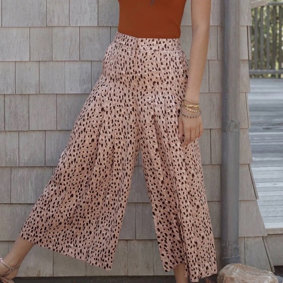 Anthropologie Pants - Anthropologie Isobel Wide Leg Pleated Flowy Animal Print Crop Pants Size Large